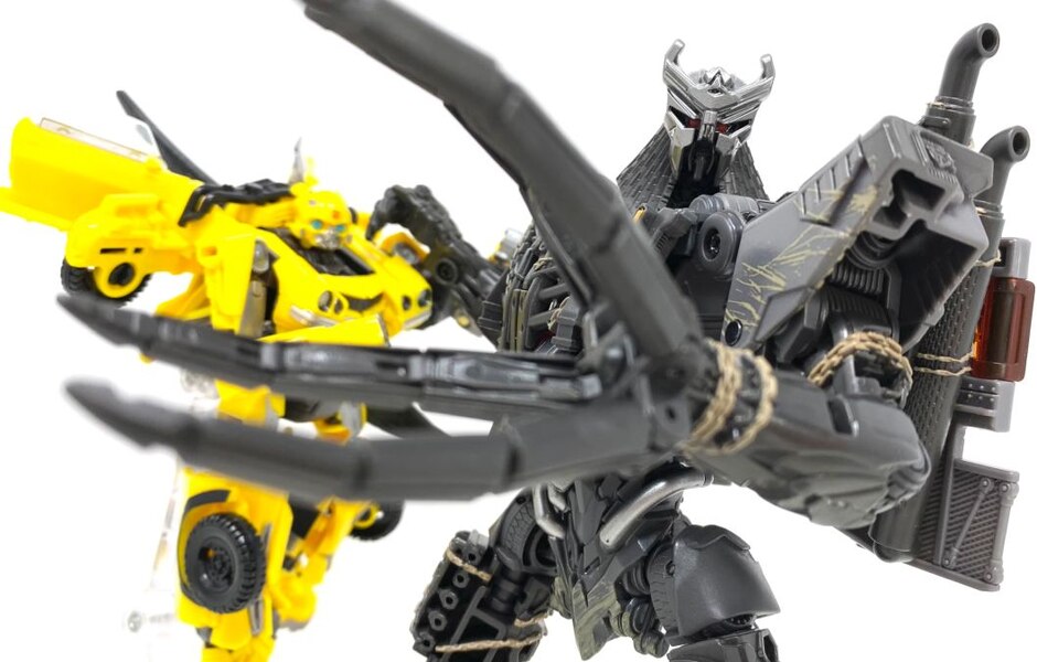 In Hand Image Of  Studio Series Rise Of The Beasts Scourge  (7 of 49)